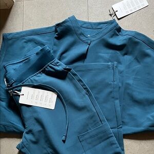 SET OF MANDALA SCRUBs DOLMAN HARBOR BLUE  Top XS , pants XXS P new WITH TAG
